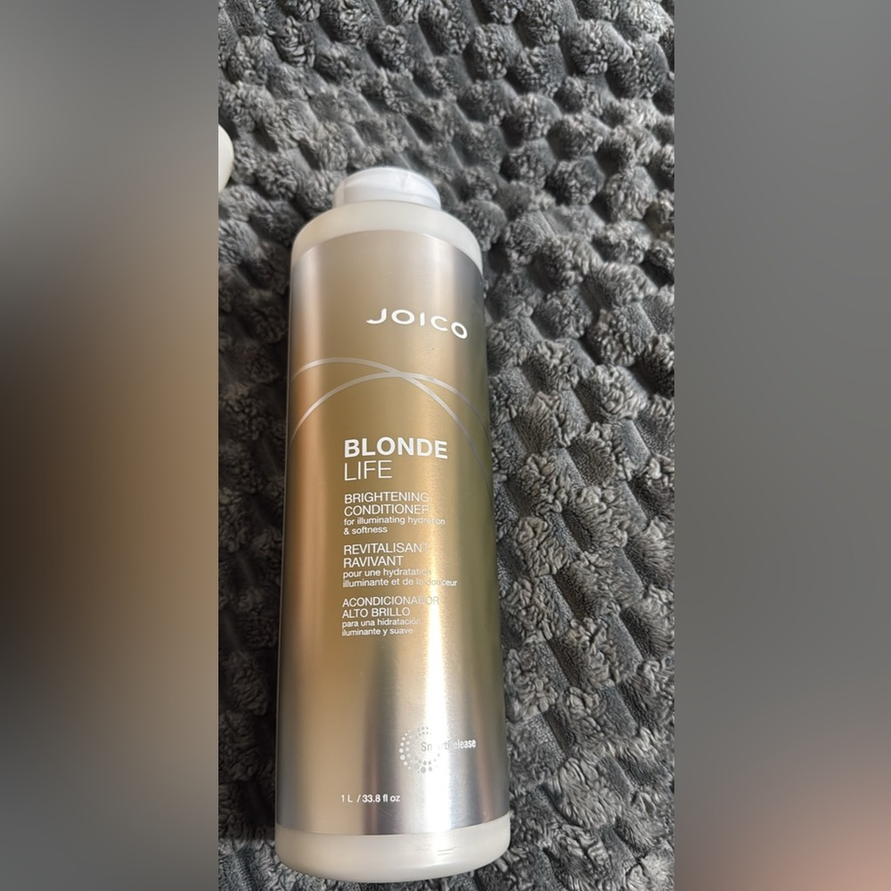 Joico Blonde Life Brightening Conditioner - Silver and Gold